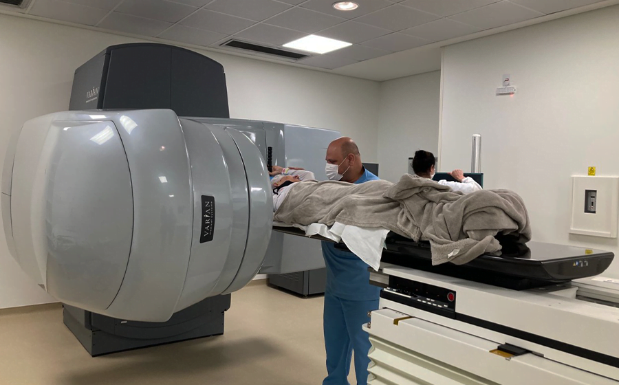 Paciente de Imbituba é a primeira a receber tratamento de radioterapia no HNSC