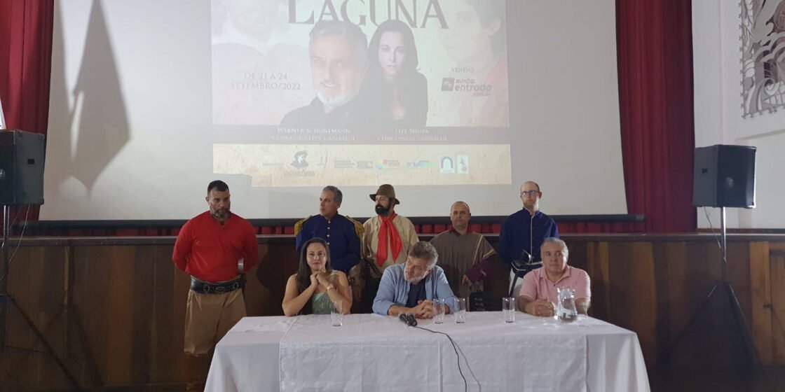 Tomada de Laguna: atores do espetáculo participam de coletiva de imprensa