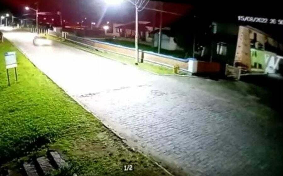 Adolescente apontado como suspeito de atentado a tiros contra família é ouvido pela polícia e liberado Adolescente apontado como suspeito de atentado a tiros contra família é ouvido pela polícia e liberado