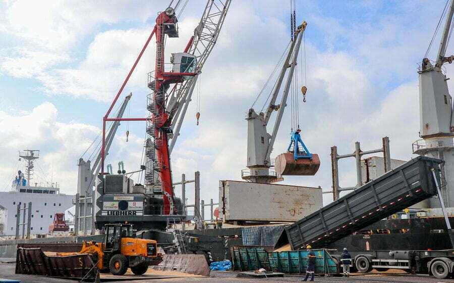 Porto de Imbituba ultrapassa as 700 mil toneladas mensais em julho