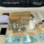 Dois homens são presos com quase 2,5 quilos de drogas e mais de R$ 4 mil em dinheiro