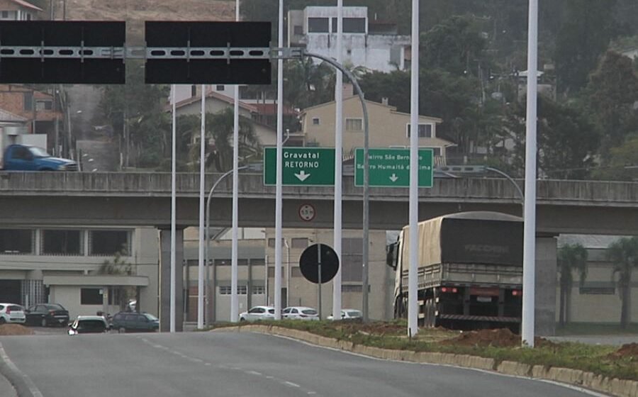 Iluminação da rodovia Ivane Fretta, em Tubarão, será testada nesta sexta-feira