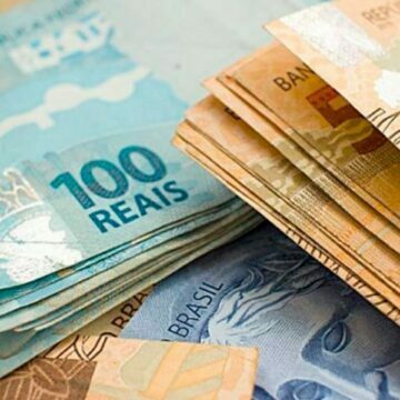 Valor do salário mínimo sobe para R$ 1.302 a partir de 1º de janeiro Valor do salário mínimo sobe para R$ 1.302 a partir de 1º de janeiro