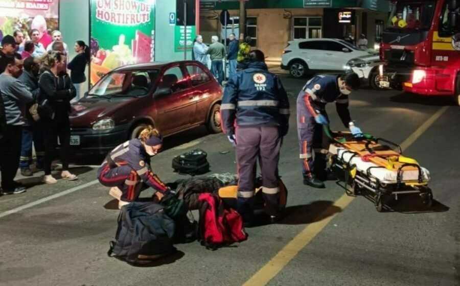 Motociclista fica ferido após ter a frente cortada por carro em Tubarão