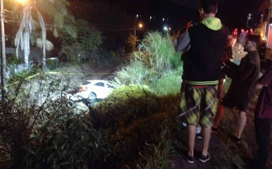 Motociclista morre após colisão frontal com carro em Laguna