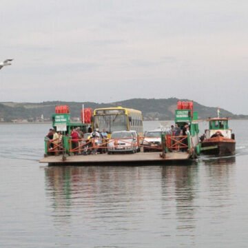 Valores de tarifas da balsa de Laguna são reajustados Valores de tarifas da balsa de Laguna são reajustados