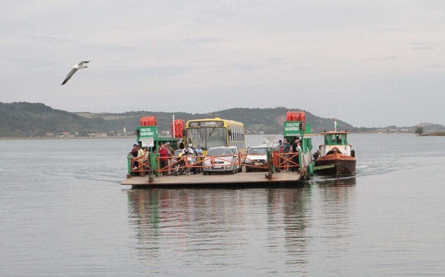Serviços da balsa e bote, em Laguna, são paralisados por conta dos fortes ventos