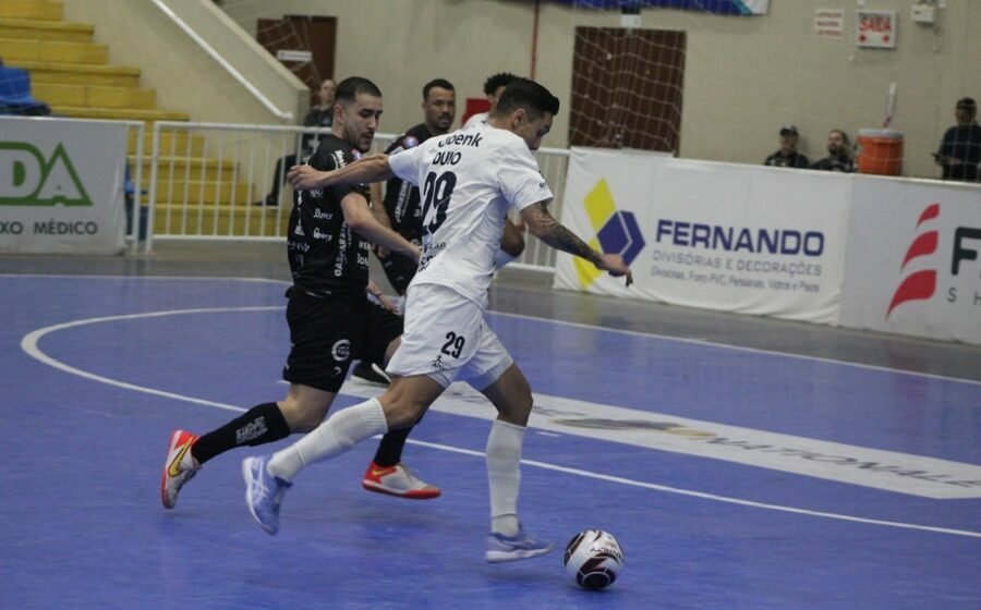 Em jogo com nove gols, Tubarão Futsal vence o Blumenau pelo Campeonato Catarinense  