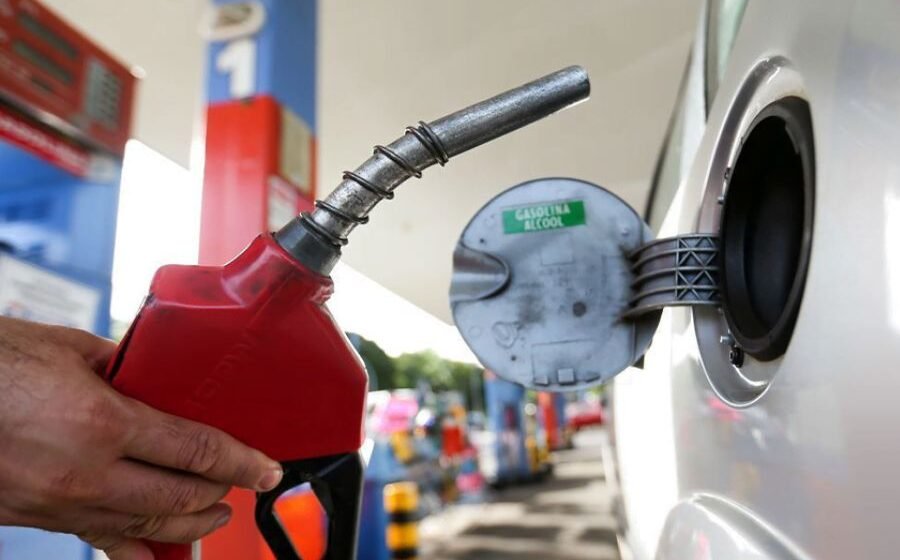 Preço da gasolina nos postos volta a subir após 15 semanas de quedas