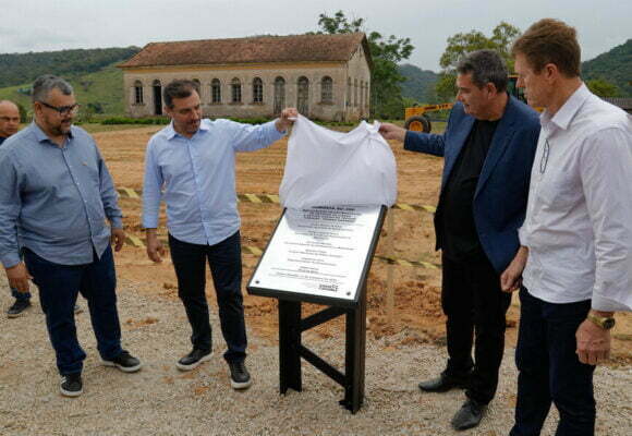 Carlos Moisés inaugura pavimentação e anuncia investimentos em Pedras Grandes