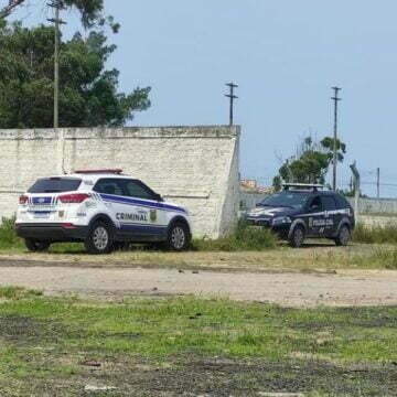 Homem é condenado a 16 anos de prisão por matar mulher com um pedaço de concreto em Laguna