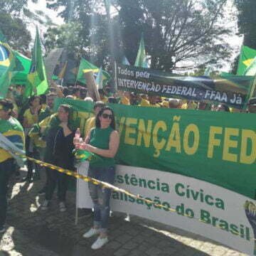 Manifestantes bolsonaristas fazem atos pedindo intervenção federal em Tubarão e Laguna; VÍDEOS