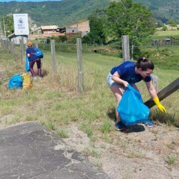 Mutirão de limpeza no KM 60, em Tubarão, recolhe mais de 500 quilos de lixo e resíduos