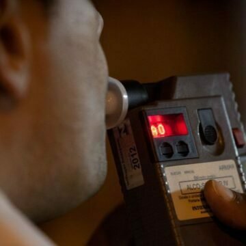 Dez condutores têm habilitação recolhida por embriaguez em Laguna Dez condutores têm habilitação recolhida por embriaguez em Laguna