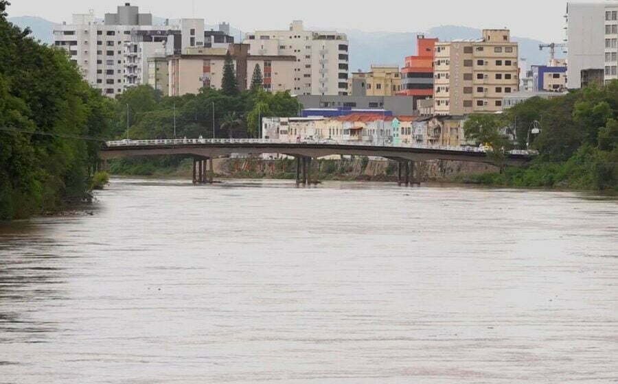 Nível do Rio Tubarão chega a 4,19 metros na tarde desta quinta-feira (12)