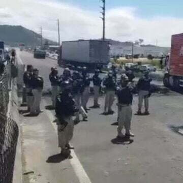 Trechos da BR-101 em Tubarão e Imbituba são desbloqueados após ação da PRF, VÍDEO