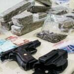 Adolescente é apreendido com drogas e arma em Tubarão