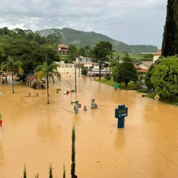 Casas, lojas e espaços públicos ficam alagados em São Martinho, VÍDEO E FOTOS