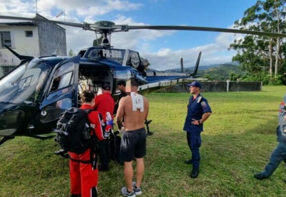 Aluno esfaqueia professor nas costas após ser reprovado, em Imaruí