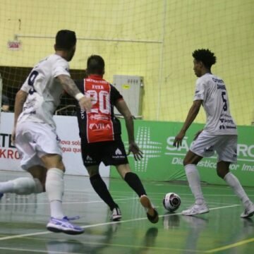 Tubarão Futsal segura empate contra Joinville e está na final do Campeonato Catarinense