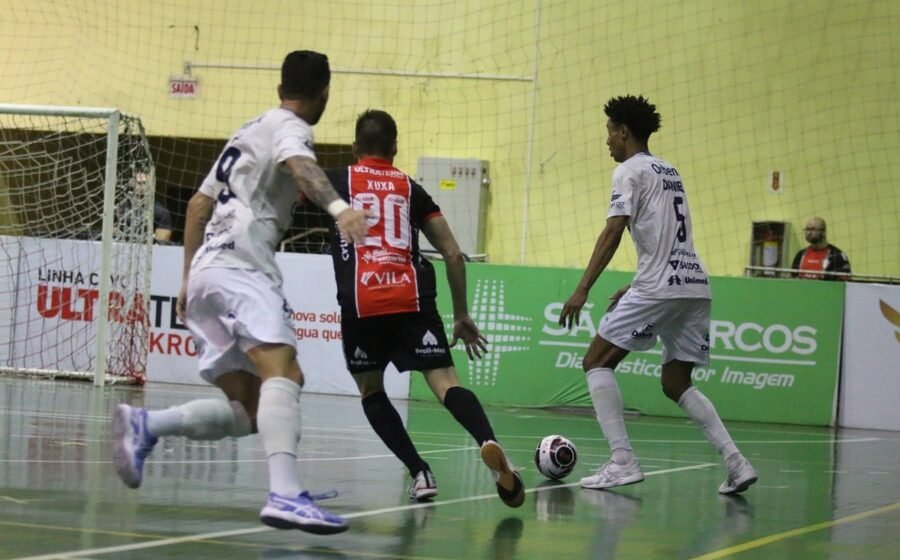 Tubarão Futsal segura empate contra Joinville e está na final do Campeonato Catarinense