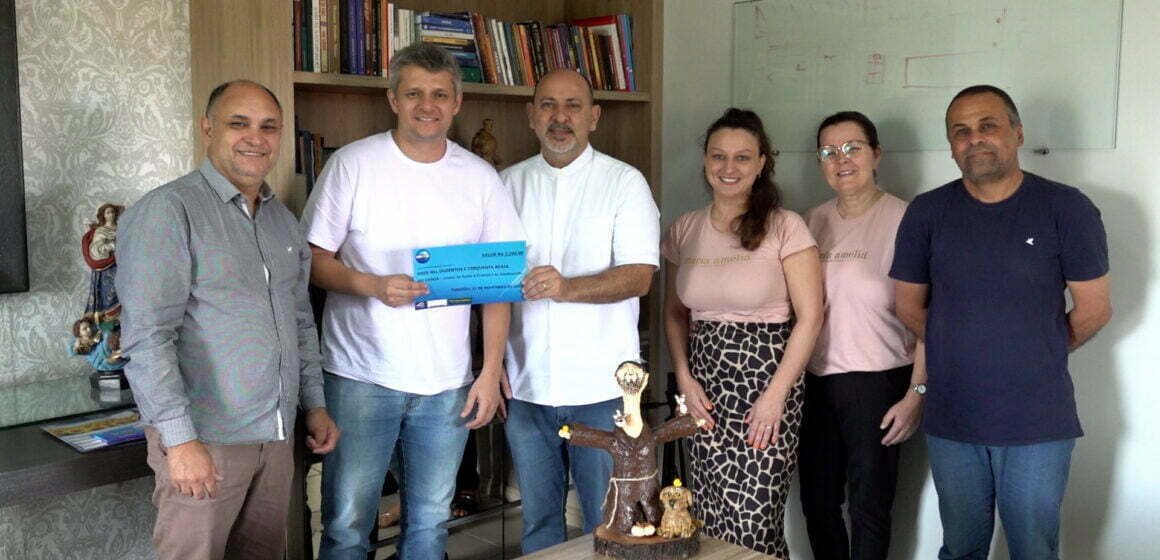 UNITV entrega cheque ao Ceaca com valor arrecadado durante ‘Almoço Solidário’