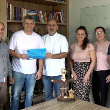 UNITV entrega cheque ao Ceaca com valor arrecadado durante ‘Almoço Solidário’