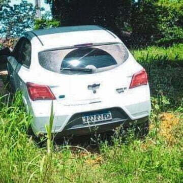 Bandido armado rende mulher e rouba carro em Tubarão Bandido armado rende mulher e rouba carro em Tubarão
