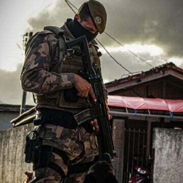 Foragido do presídio se esconde em telhado de casa, mas acaba preso em Tubarão Foragido do presídio se esconde em telhado de casa, mas acaba preso em Tubarão