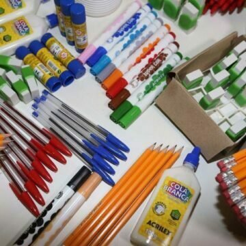 Laguna irá distribuir material escolar completo para alunos e professores Laguna irá distribuir material escolar completo para alunos e professores