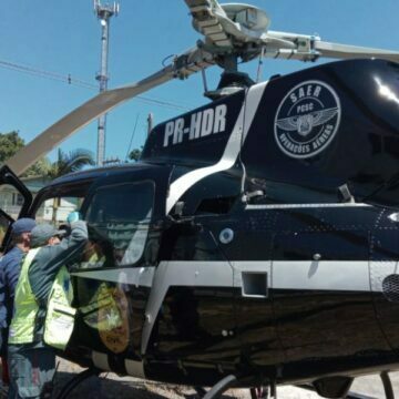 Criança morre após ser atropelada por caminhão enquanto brincava de bicicleta Criança morre após ser atropelada por caminhão enquanto brincava de bicicleta