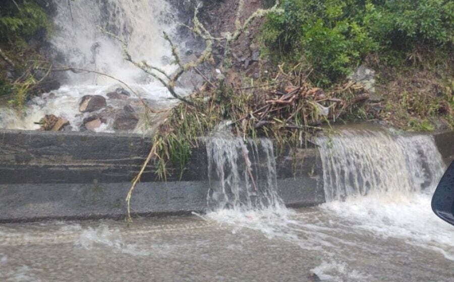 Serra do Rio do Rastro é interditada após deslizamentos causados pela chuva