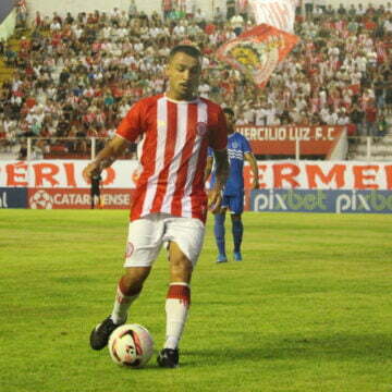 Hercílio Luz vence mais uma e segue líder do Catarinense Hercílio Luz vence mais uma e segue líder do Catarinense