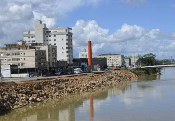 Enrocamento da margem esquerda será retomado nas próximas semanas