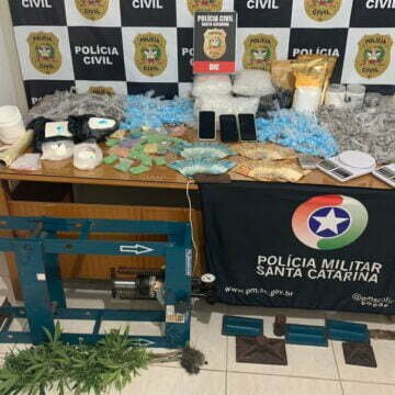 Operação policial apreende grande quantidade de drogas e prende traficante em Tubarão