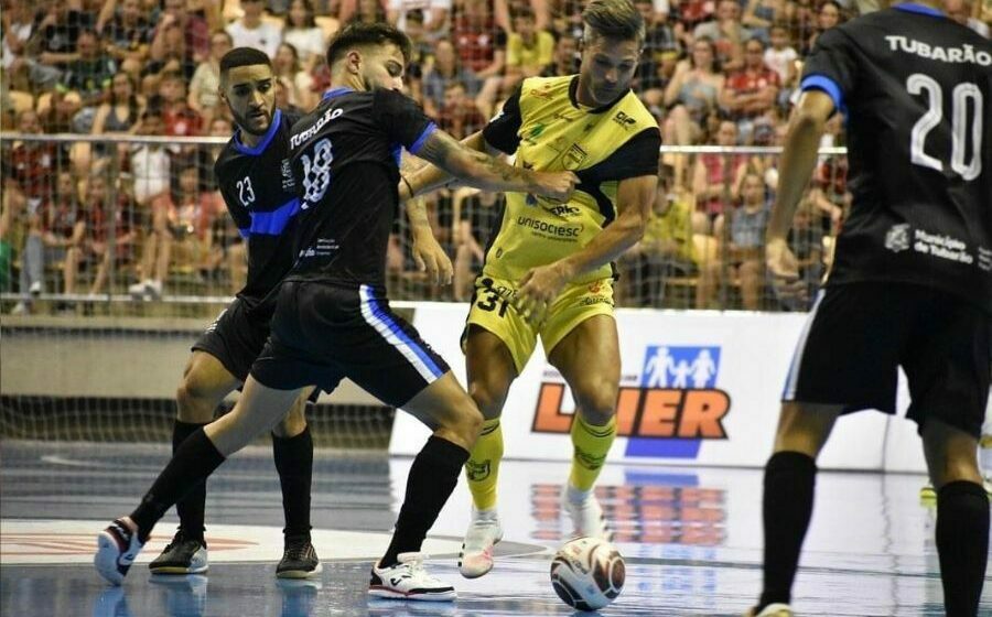 Tubarão Futsal vence amistoso contra o Jaraguá Tubarão Futsal vence amistoso contra o Jaraguá