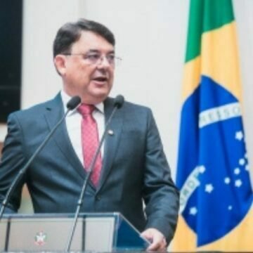 Estêner Soratto reassume a Casa Civil e Maurício Peixer toma posse na Alesc Estêner Soratto reassume a Casa Civil e Maurício Peixer toma posse na Alesc