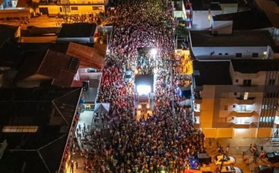 Após dois anos, mais de 150 mil foliões curtem o Carnaval de Laguna