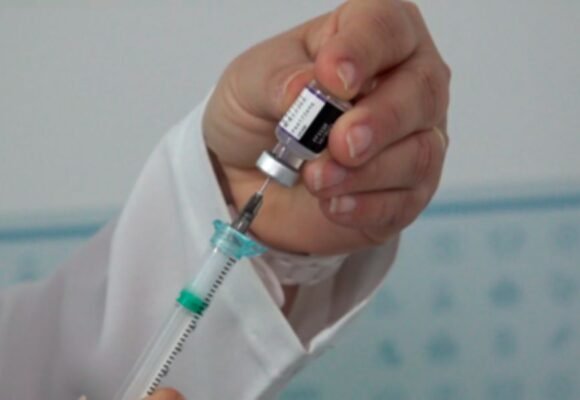 Apenas 8% dos tubaronenses acima de 70 anos receberam a vacina bivalente contra a Covid-19