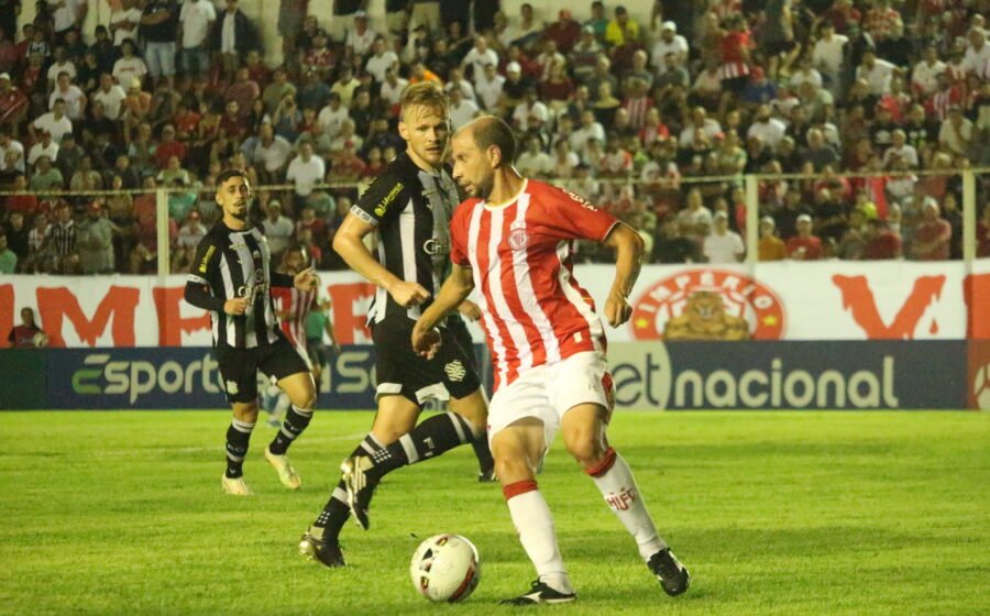 Hercílio Luz segura empate com o Figueirense e avança às semifinais do Catarinense