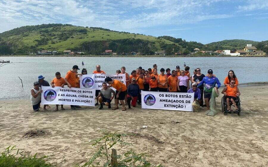 Alunos da Apae de Laguna fazem ato pela preservação dos botos Alunos da Apae de Laguna fazem ato pela preservação dos botos