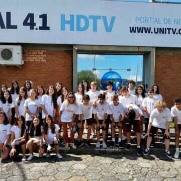 Alunos do 8º ano do Colégio Dehon visitam estúdios da UNITV Alunos do 8º ano do Colégio Dehon visitam estúdios da UNITV