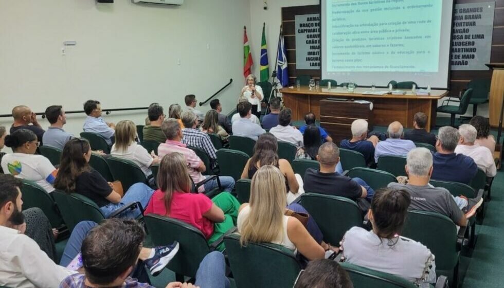 Plano de Turismo regional é apresentado e passa a guiar municípios no fortalecimento do setor Plano de Turismo regional é apresentado e passa a guiar municípios no fortalecimento do setor