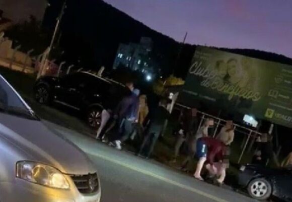 Motoboy que chutou cabeça de mulher durante discussão é indiciado pela Polícia Civil