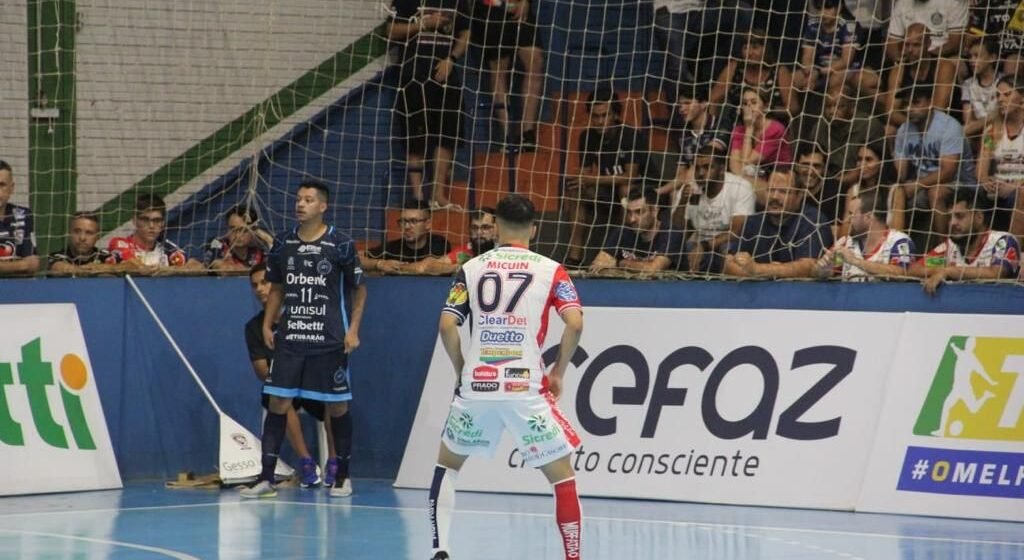 Tubarão Futsal sofre virada e perde na estreia da Liga Nacional