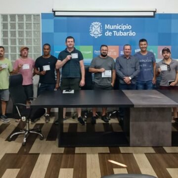 Motoristas de aplicativo de Tubarão recebem cadastro municipal junto a Gerência de Trânsito