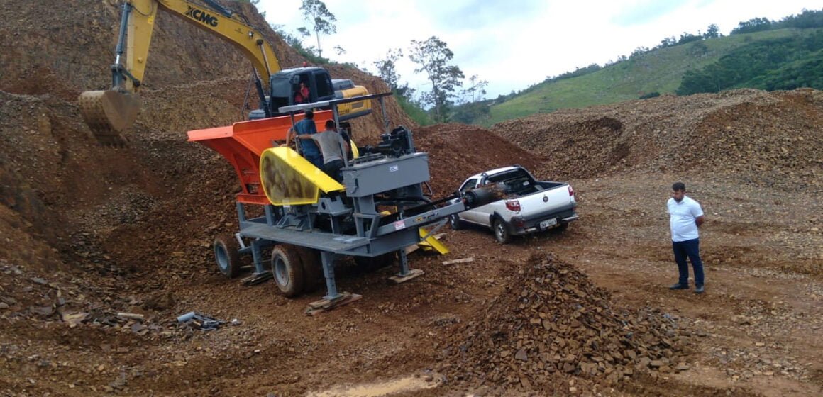 Jaguaruna é o primeiro município a utilizar o britador móvel da usina de asfalto