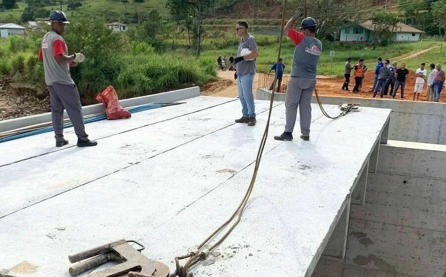 Gravatal recebe nova ponte de concreto para substituir travessias levadas pelas chuvas Gravatal recebe nova ponte de concreto para substituir travessias levadas pelas chuvas