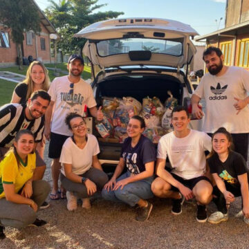 Atlética de Medicina da UniSul faz doação de mais de 3 toneladas de alimentos Atlética de Medicina da UniSul faz doação de mais de 3 toneladas de alimentos