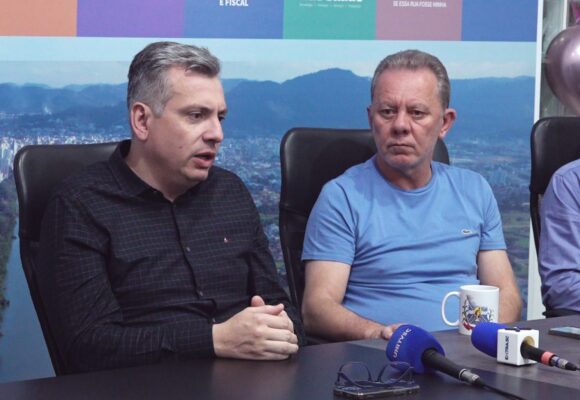 Câmara de Tubarão recebe novo pedido de impeachment contra Joares Ponticelli e Caio Tokarski